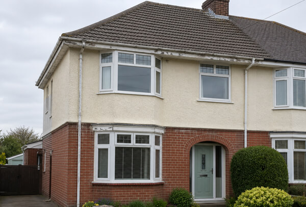 Fascia soffit bargeboard and gutter painting in Luton before work