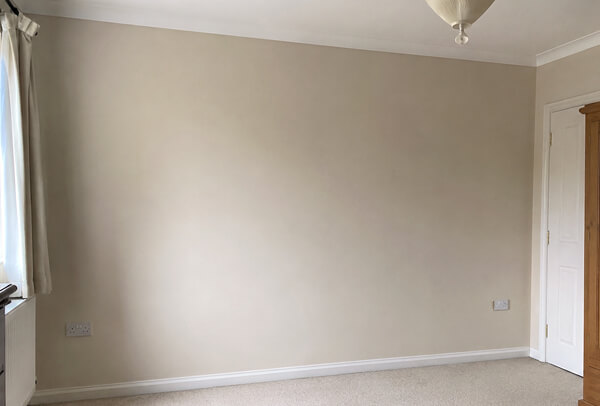 Plain bedroom wall in Hemel Hempstead before feature wallpaper
