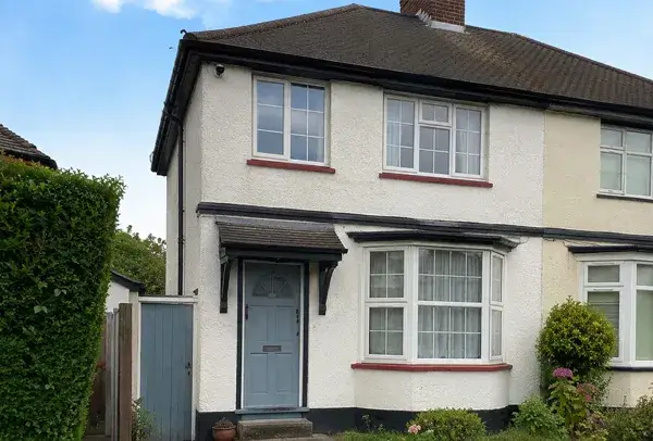 High Wycombe home before painting and decorating with tired interior and exterior details