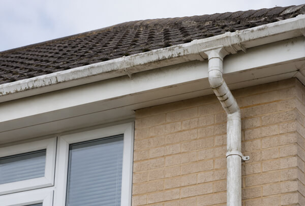 High Wycombe roofline before a painting quote with tired exterior trim