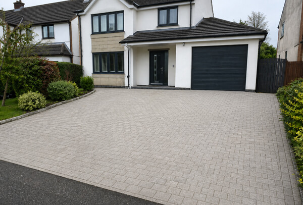 Block paving driveway in Luton after cleaning and joint re-sanding