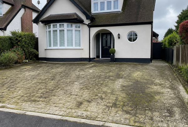 Driveway in Luton before cleaning shown for a photo quote