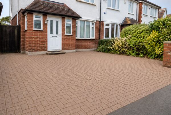 Driveway surface in Luton after cleaning with a tidier and brighter finish