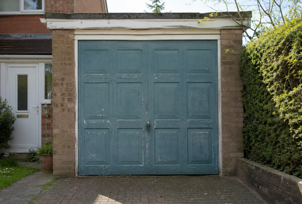 Garage door in Oxford before painting, with a tired and faded finish